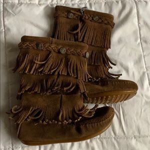 Brown Leather Minnetonka moccasins fringe boots